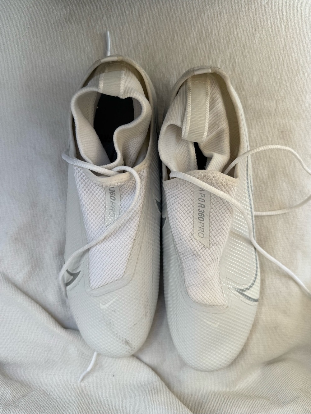 Nike White Soccer Cleats with Subtle Silver Swoosh